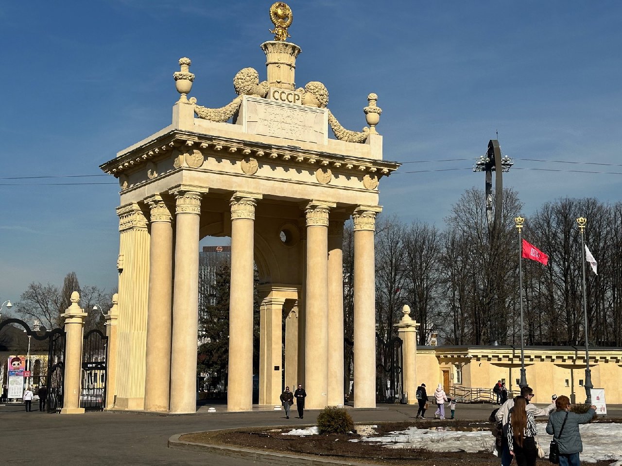 ВДНХ за 3 часа: павильоны, фонтаны и Москва в миниатюре
