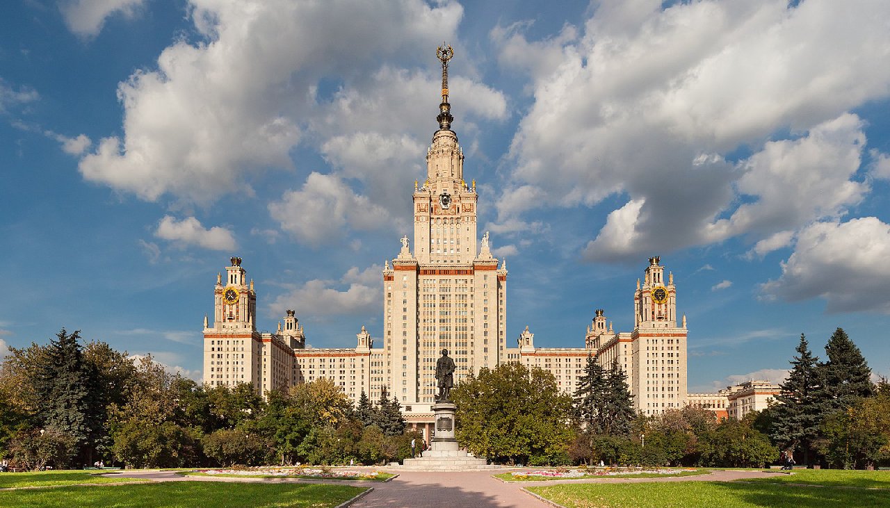 Главное здание Московского государственного университета (МГУ)