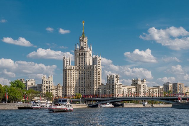 Административно-жилой дом на Котельнической набережной