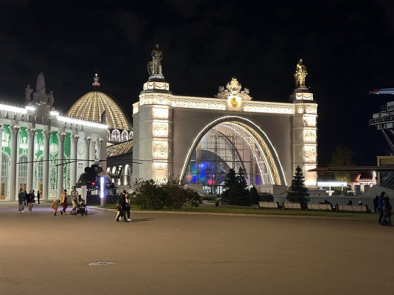 Вечерний ВДНХ